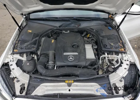 2016 Mercedes-Benz C 300 4Matic z USA, uszkodzony, nr VIN 55SWF4KB3GU103180